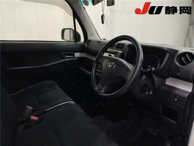 TOYOTA PIXIS SPACE 2014