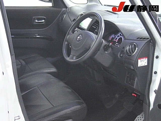 NISSAN ROOX 2011