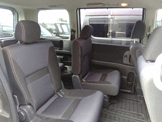 NISSAN SERENA 2010