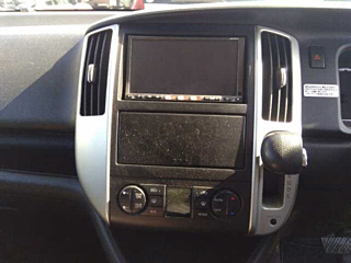 NISSAN SERENA 2010