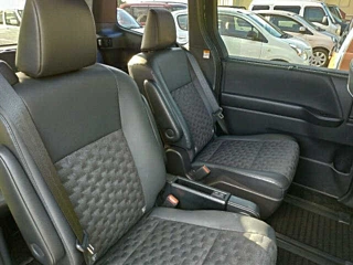 TOYOTA VOXY 2022
