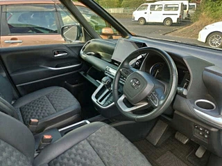 TOYOTA VOXY 2022