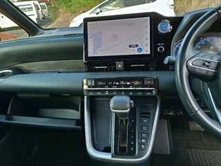 TOYOTA VOXY 2022