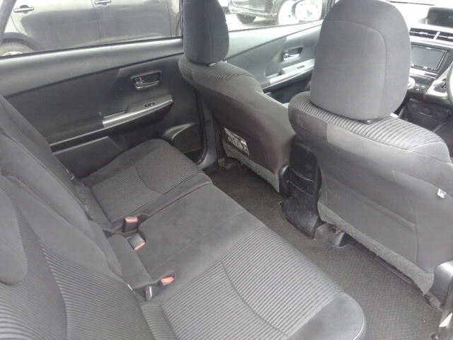 TOYOTA PRIUS ALPHA 2015