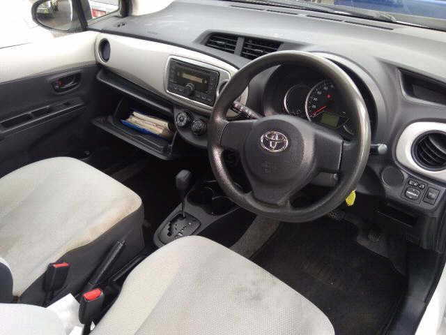 TOYOTA VITZ 2013