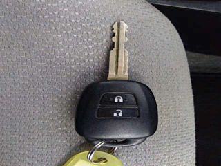 TOYOTA VITZ 2013