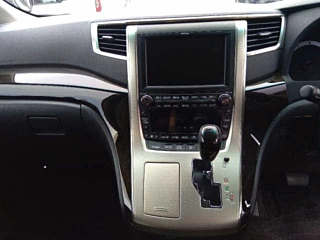 TOYOTA ALPHARD 2011