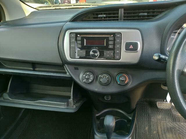 TOYOTA VITZ 2014
