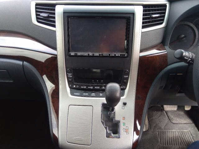 TOYOTA ALPHARD 2013