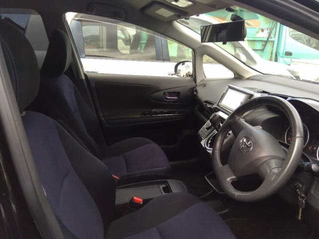 TOYOTA WISH 2012