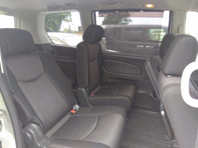 NISSAN SERENA 2012