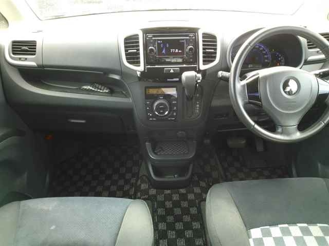 MITSUBISHI DELICA D2 2012