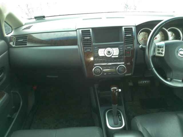 NISSAN TIIDA 2008