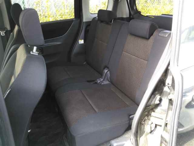 NISSAN ROOX 2010