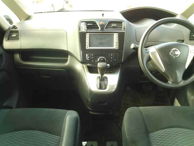 NISSAN SERENA 2011
