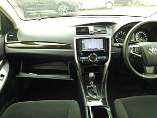 TOYOTA PREMIO 2018