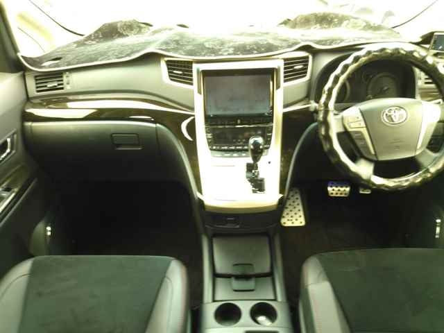 TOYOTA VELLFIRE 2013