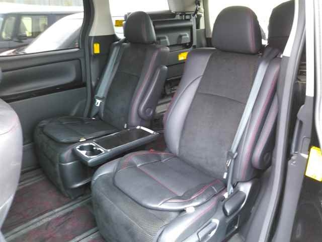 TOYOTA VELLFIRE 2013