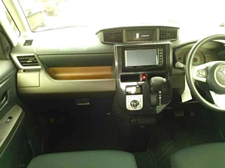 TOYOTA ROOMY 2017