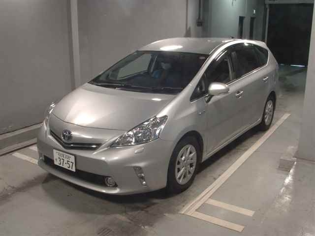 TOYOTA PRIUS ALPHA 2012