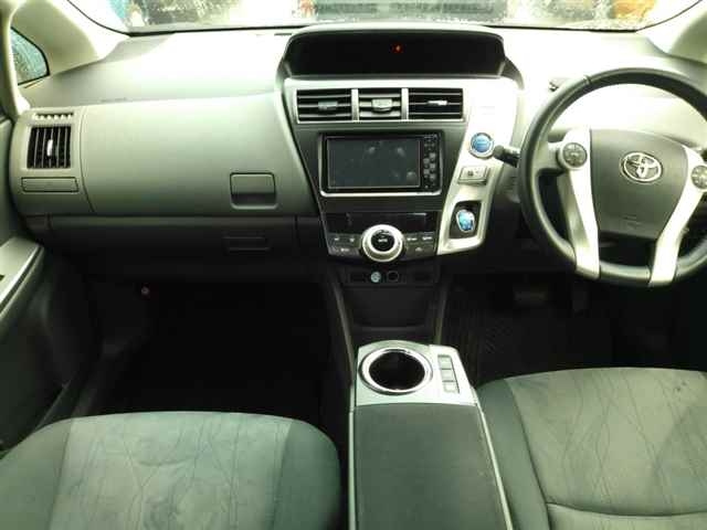 TOYOTA PRIUS ALPHA 2012