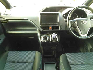 TOYOTA VOXY 2017