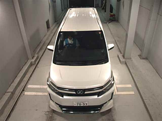 TOYOTA VOXY 2014