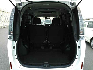 TOYOTA VOXY 2014