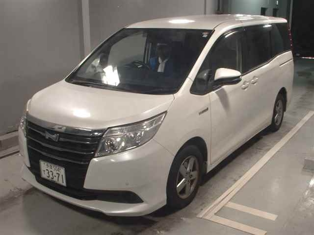 TOYOTA NOAH 2014