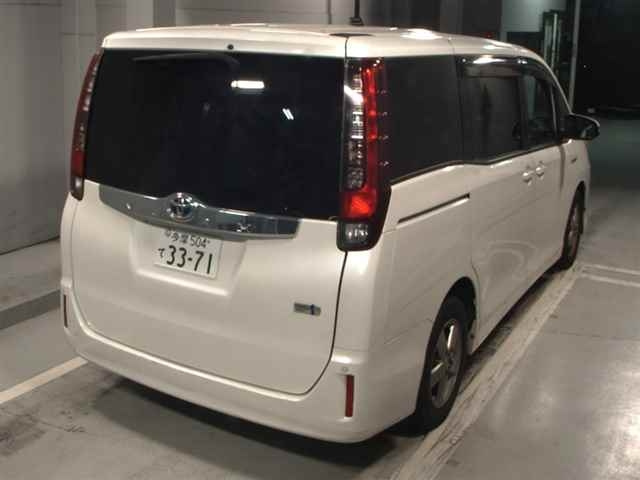 TOYOTA NOAH 2014