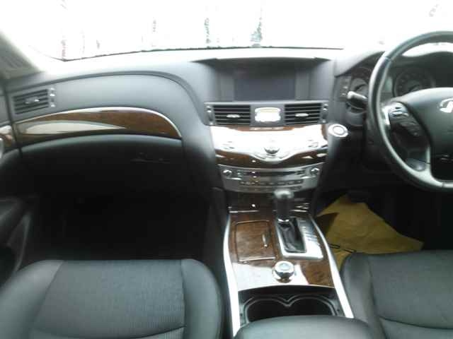NISSAN FUGA 2015