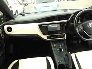 TOYOTA AURIS 2016