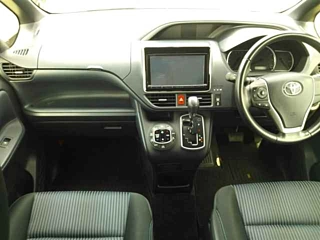 TOYOTA VOXY 2014