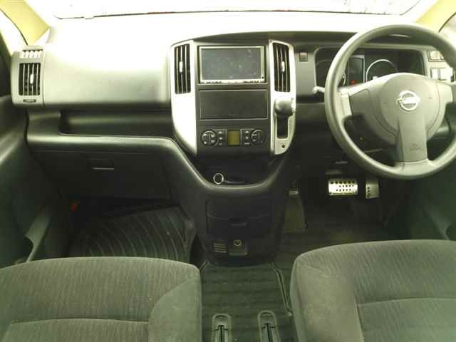 NISSAN SERENA 2010