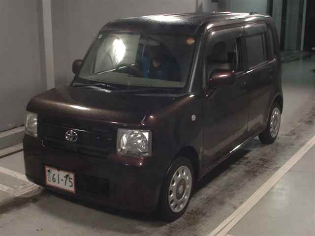 TOYOTA PIXIS SPACE 2016