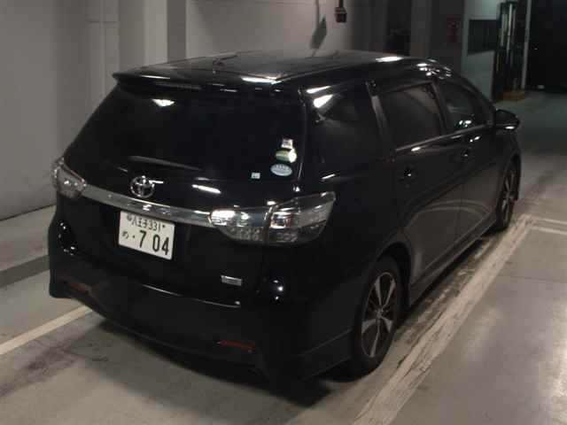 TOYOTA WISH 2013