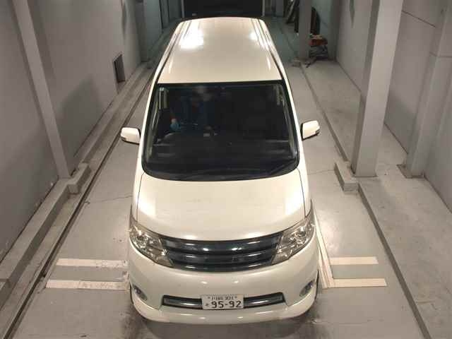 NISSAN SERENA 2010