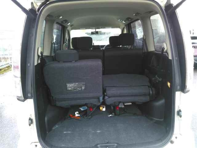NISSAN SERENA 2010