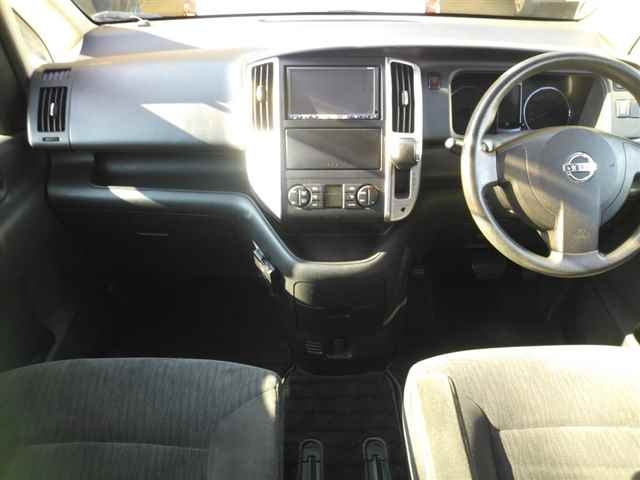 NISSAN SERENA 2010