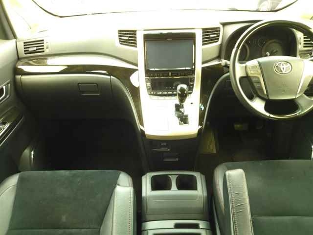 TOYOTA VELLFIRE 2013