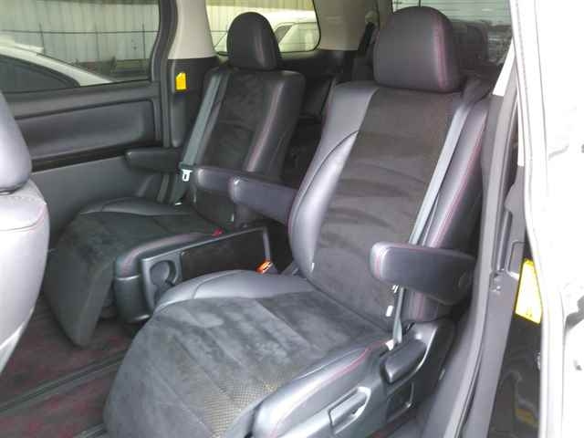 TOYOTA VELLFIRE 2013