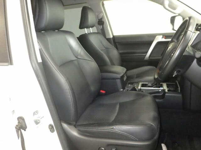 TOYOTA LAND CRUISER PRADO 2019