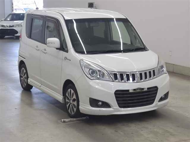 MITSUBISHI DELICA D2 2014