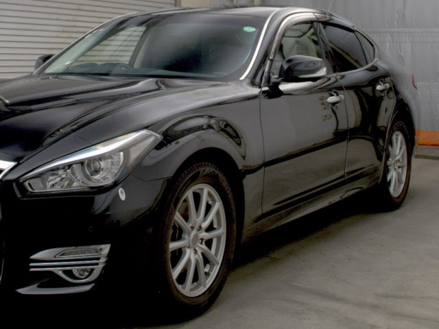 NISSAN FUGA 2017
