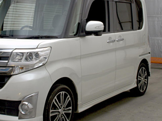 DAIHATSU TANTO 2015