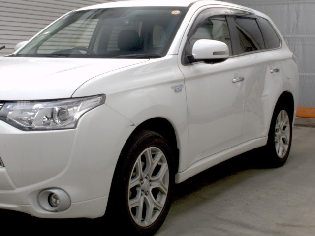 MITSUBISHI OUTLANDER PHEV 2014