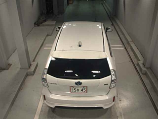 TOYOTA PRIUS ALPHA 2013