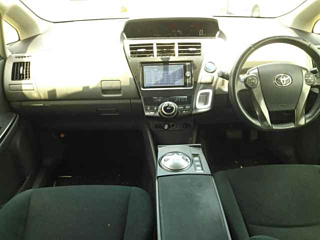 TOYOTA PRIUS ALPHA 2013