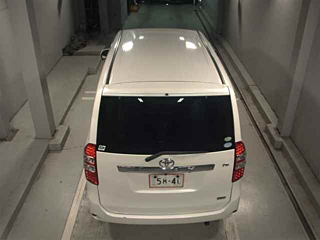 TOYOTA NOAH 2011