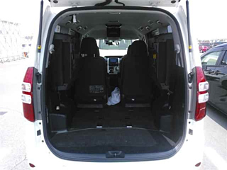 TOYOTA NOAH 2011